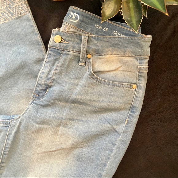 New Directions Skinny Capris - Picture 5 of 16